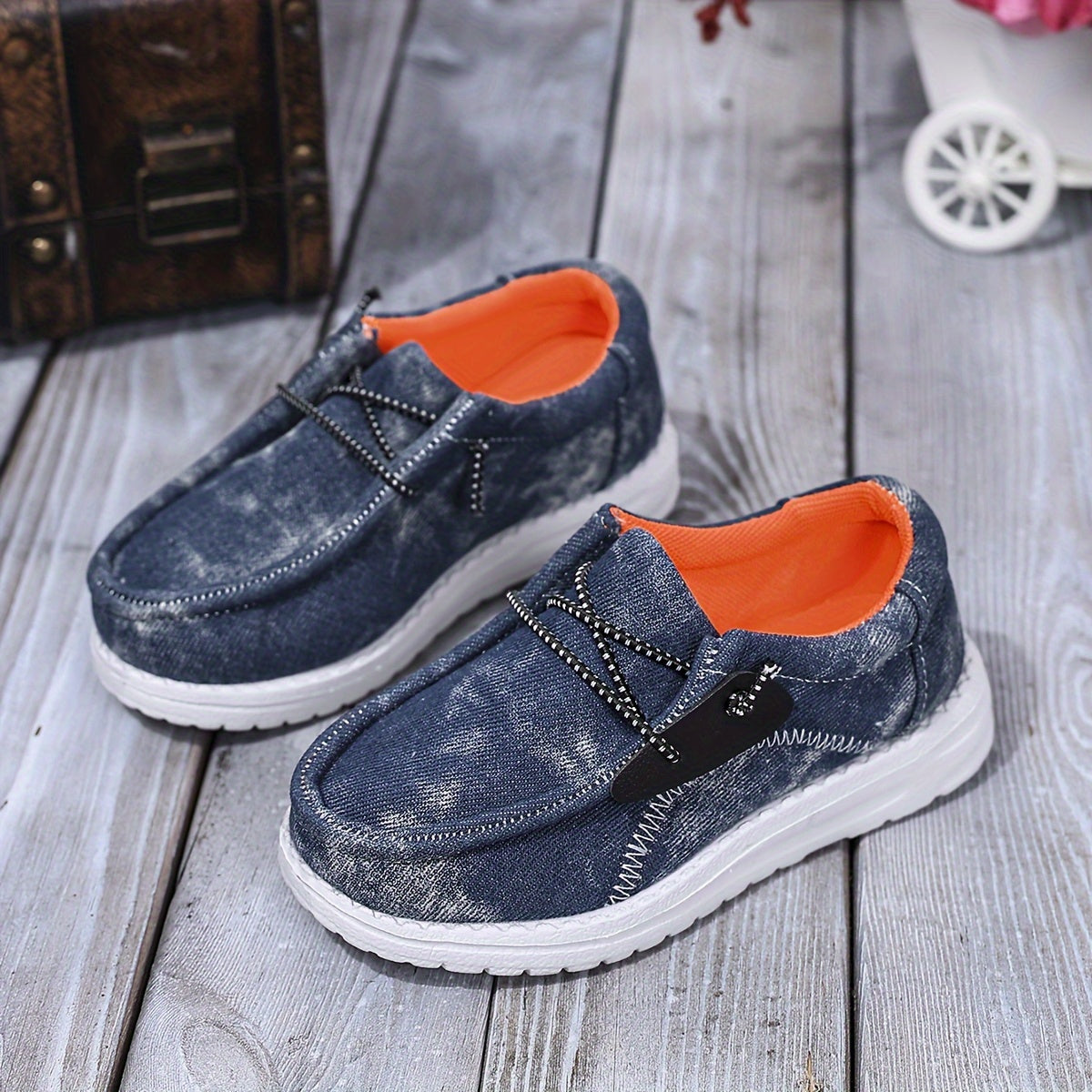 Stylish casual shoes for boys with elastic laces, denim-texture upper, and EVA sole. Ideal for daily wear in spring and fall, perfect for trendy youngsters.