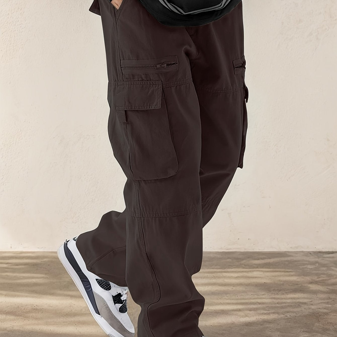 Casual drawstring pants for men with flap pockets - perfect for hiking and streetwear.