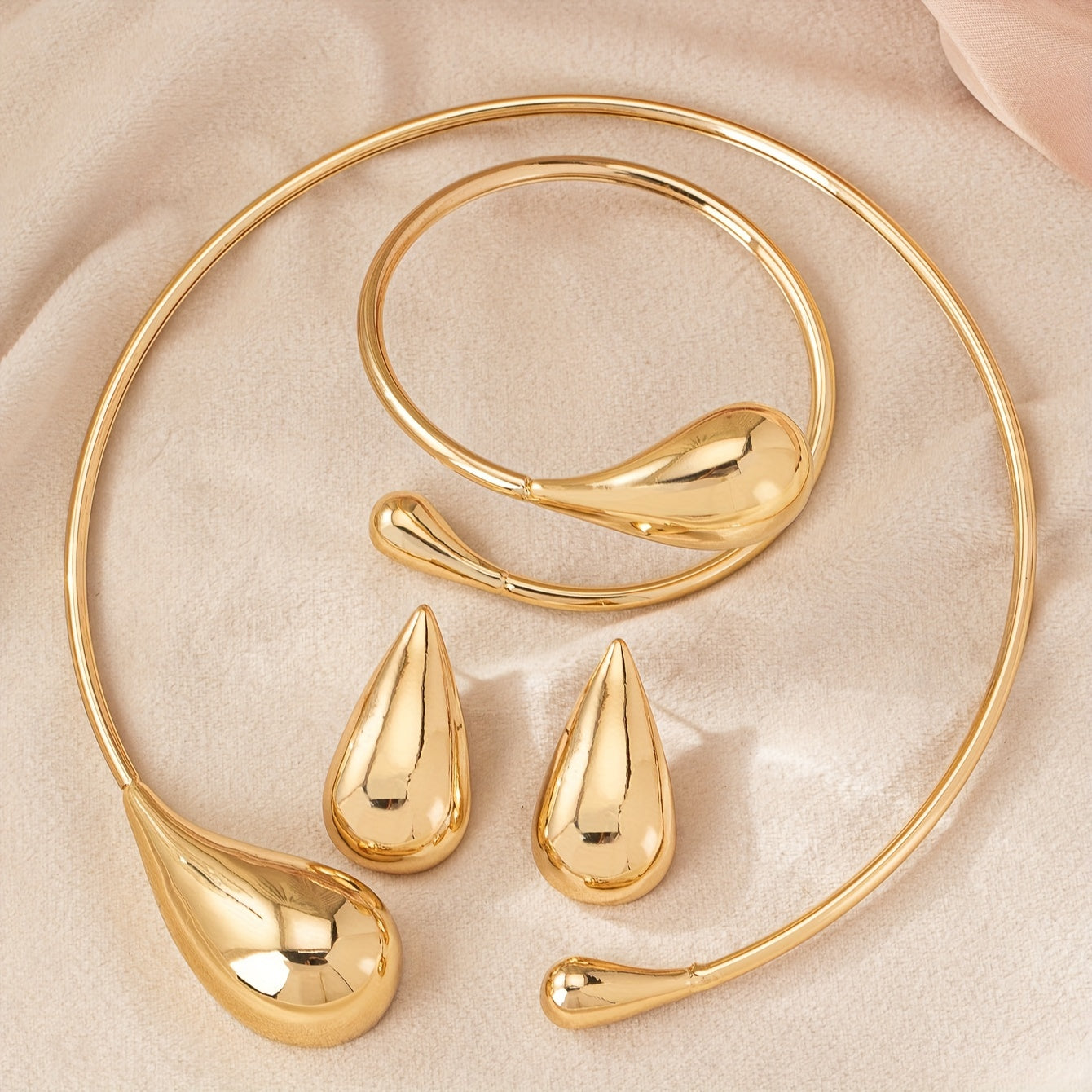 Elegant Vintage-Inspired Tear Drop Jewelry Set - Luxurious 14K Gold-Plated Zinc Alloy Collar Necklace, Bracelet, and Stud Earrings Perfect for Everyday Wear