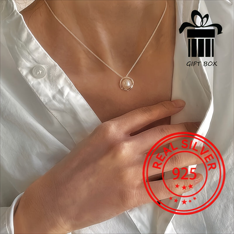 Elegant and timeless collarbone chain for women, crafted from high-quality S925 sterling silver. This minimalist piece features a luxurious geometric design and a pearl necklace with an INS style, weighing 5.8g. Hypoallergenic and with a French high-end