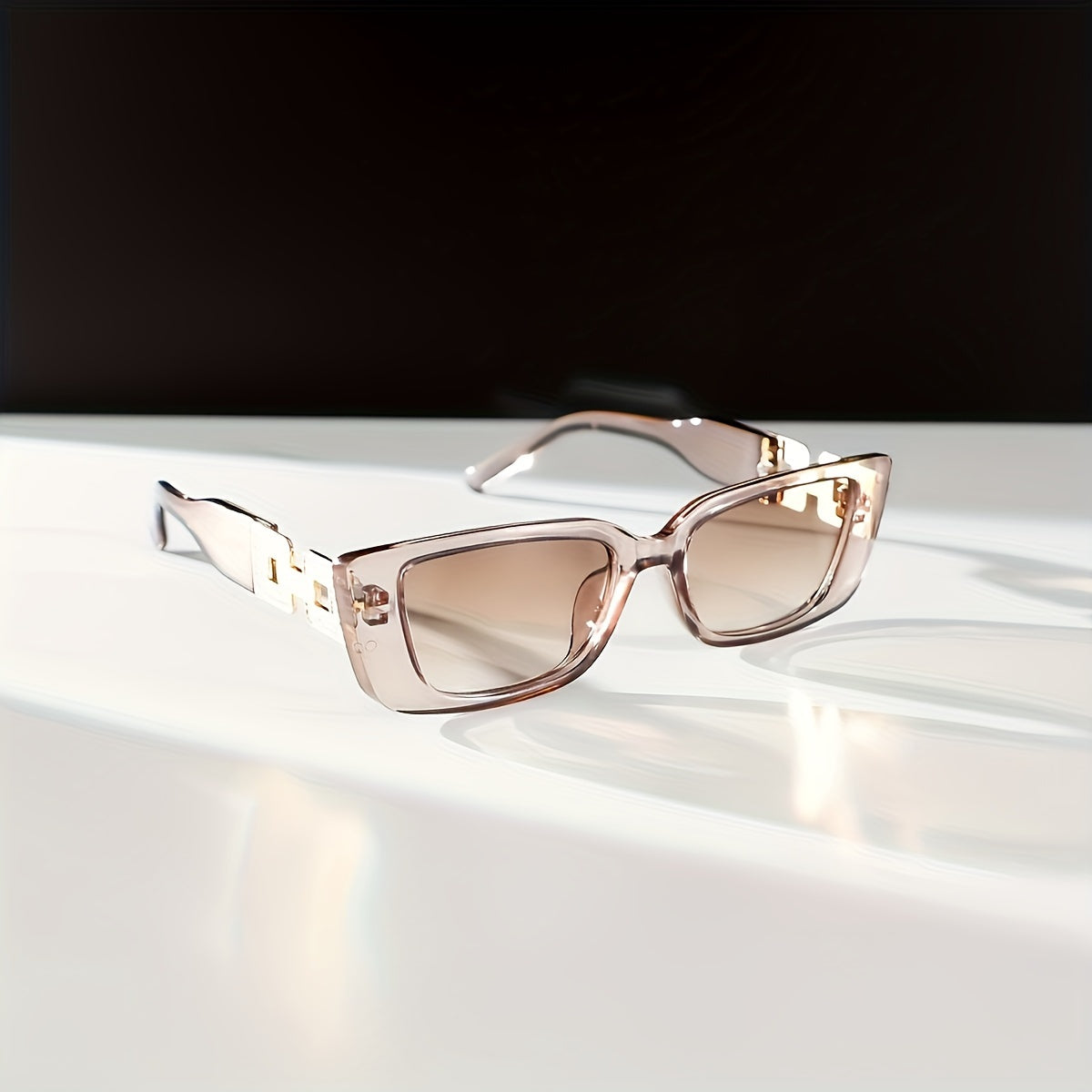 Stylish women's cat eye glasses with wide temples and metal hinges, perfect for daily wear and street style.