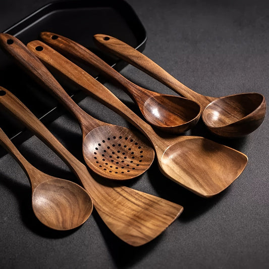 Set of 6 wooden spoons and 5 kitchen utensils for cooking in a classic wooden design. Ideal for any kitchen, this set includes a variety of essential cooking utensils.