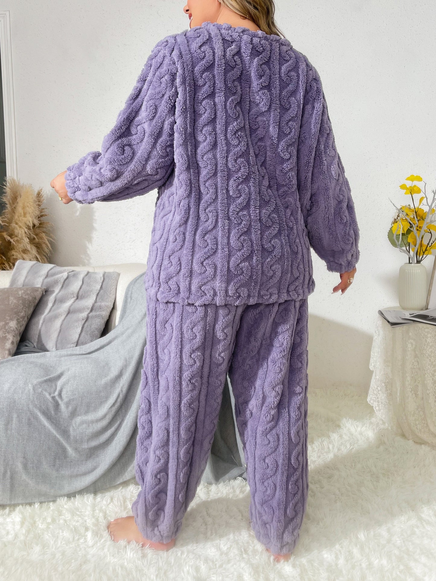 Women's Plus Size Twist Pattern Pajama Set with Flannel Top & Joggers for Fall & Winter