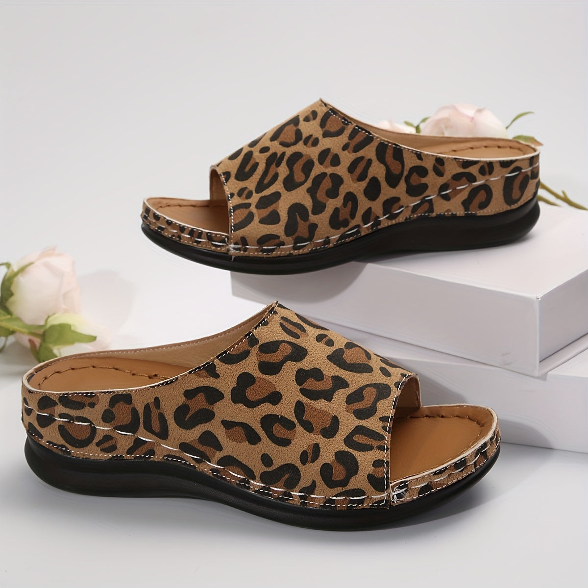 Leopard print fashion slippers for women. Lightweight and comfortable for summer.