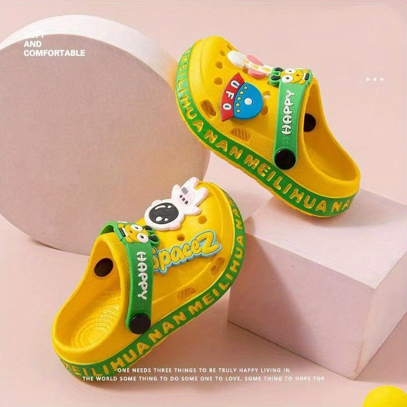 Kids cartoon clogs - breathable slip-on shoes with non-slip soles for boys and girls. Perfect for indoors, outdoors, beach, and pool. Lightweight and quick-drying summer footwear for