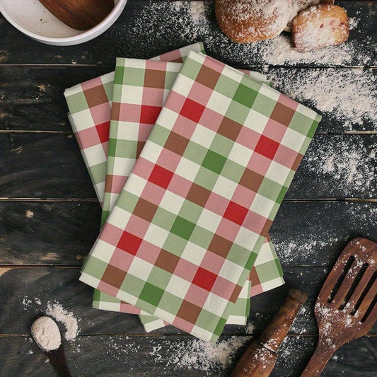 A 45.72 X 66.04 cm Christmas kitchen towel with a vintage farmhouse design in red and green plaid is perfect for winter decor. This versatile party decoration can be reused by couples and is soft enough for guest use.