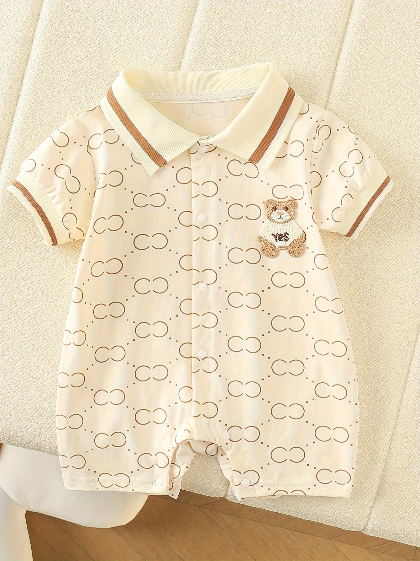 Cute bear-themed cotton romper for baby girls, perfect for summer outdoor wear, with short sleeves and a mechanical collar.