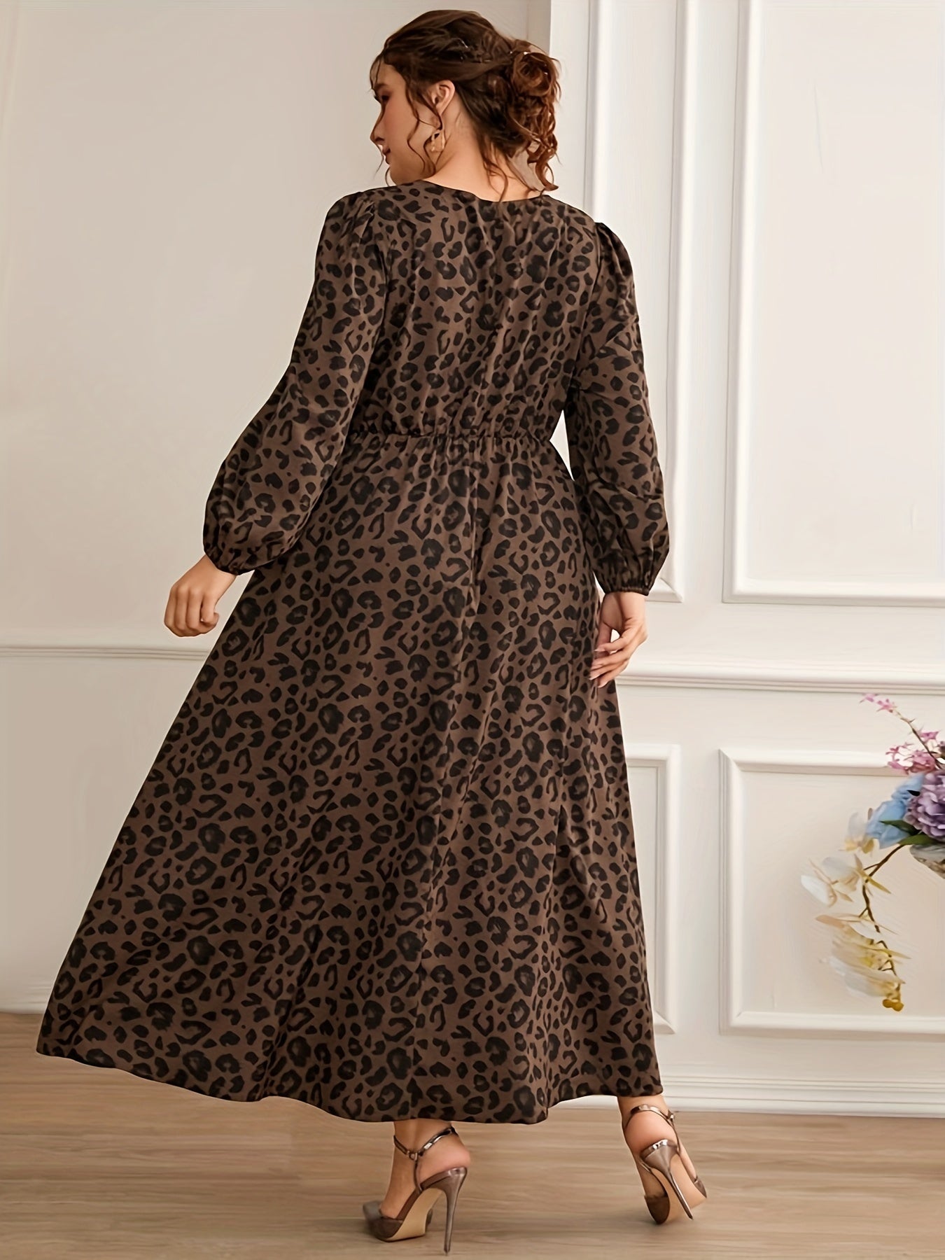 Leopard print midi dress with V-neck, lantern sleeves – machine washable, polyester, ideal for spring and fall.