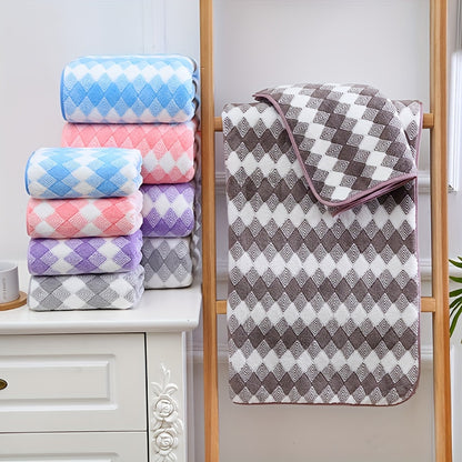 1-piece lattice towel set includes one hand towel and one bath towel. Absorbent and quick-drying face towel, with a super soft and skin-friendly bathing towel. Ideal bathroom supplies for home.