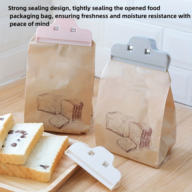 3 pieces or 5 pieces of sealing clips for the kitchen, designed specifically for sealing snacks and food bags. These strong plastic clips provide a tight seal to keep your food fresh and protected from moisture. The set includes both regular-sized and