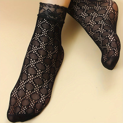 Set of 5 fashionable thin floral lace socks, comfortable and breathable short socks for women.