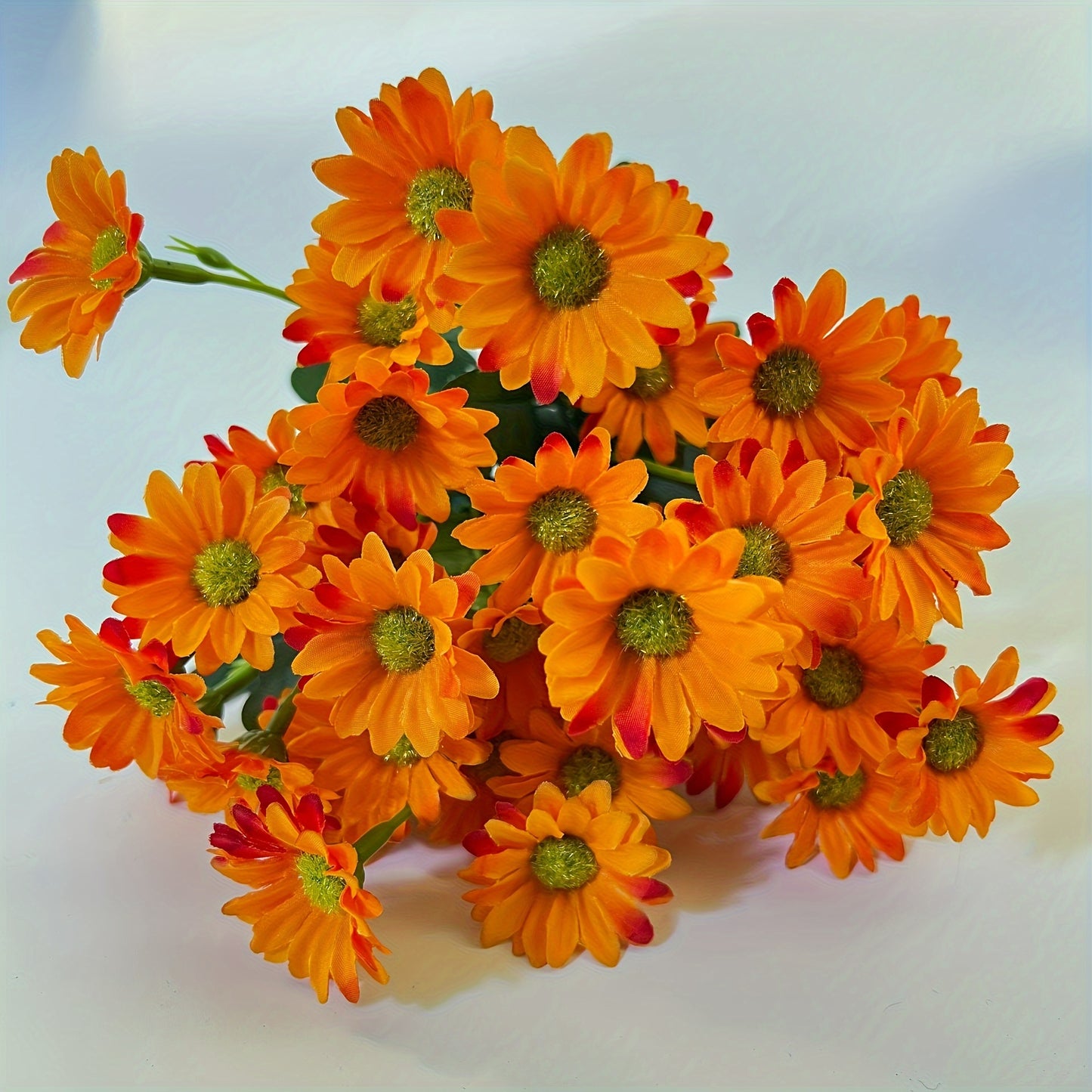 1 set of 21 UV resistant plastic daisies for outdoor decoration, ideal for gardens, courtyards, weddings, holidays, and parties.