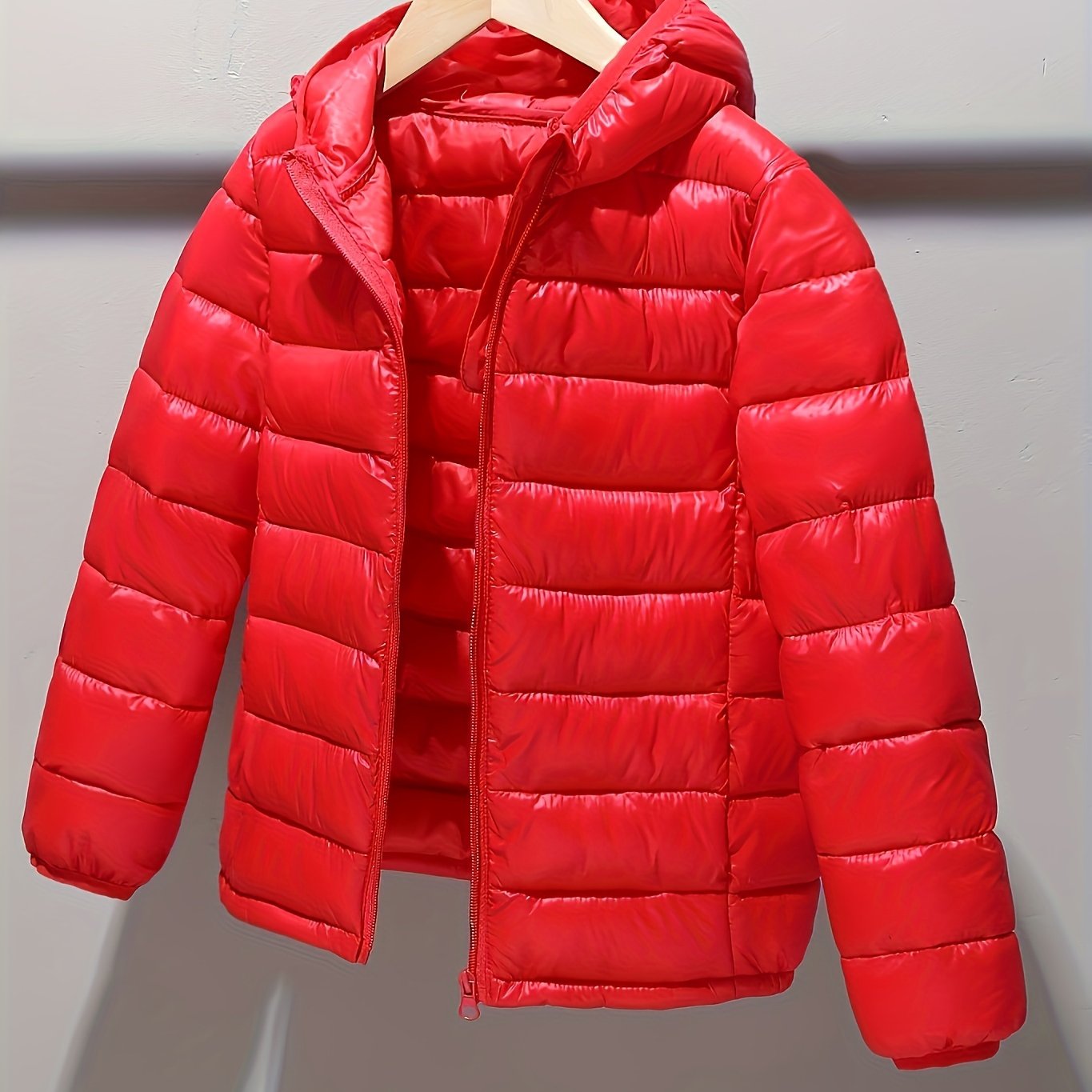 Kids' polyester puffer jacket with hood and zipper, ideal for fall/winter.