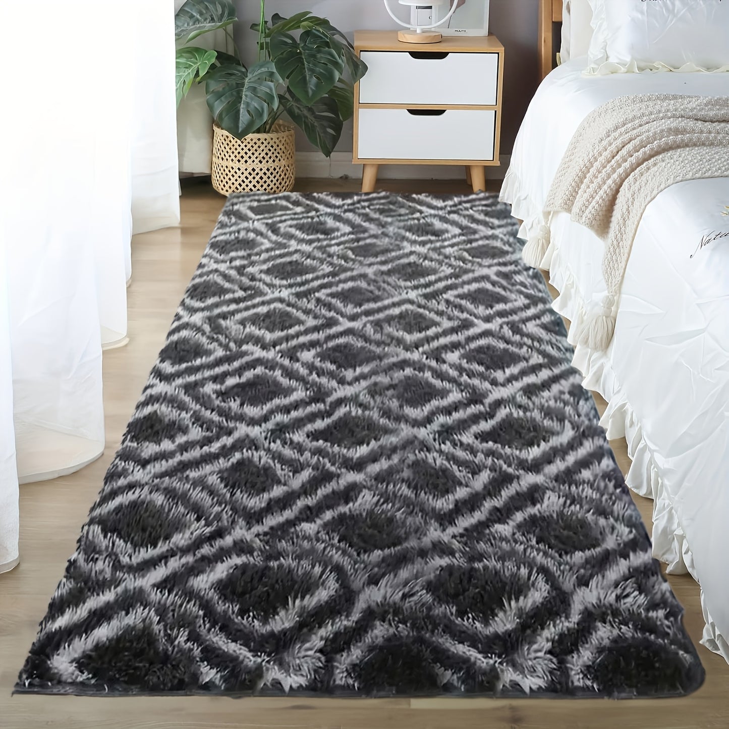 Soft plush drum carpet suitable for home decoration, dormitories, bedrooms, and living rooms; pet-friendly.