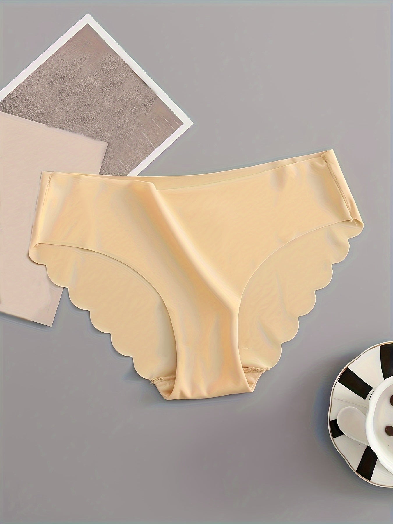 5 seamless panties for women with low waist and wavy design