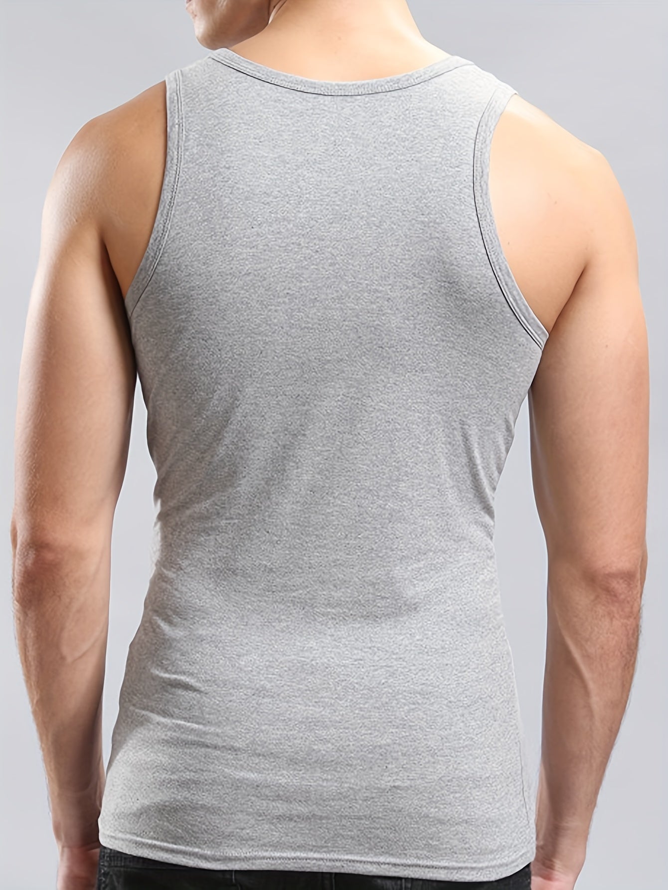 Men's sleeveless tank top for fitness activities, with quick dry and sweat-wicking technology.