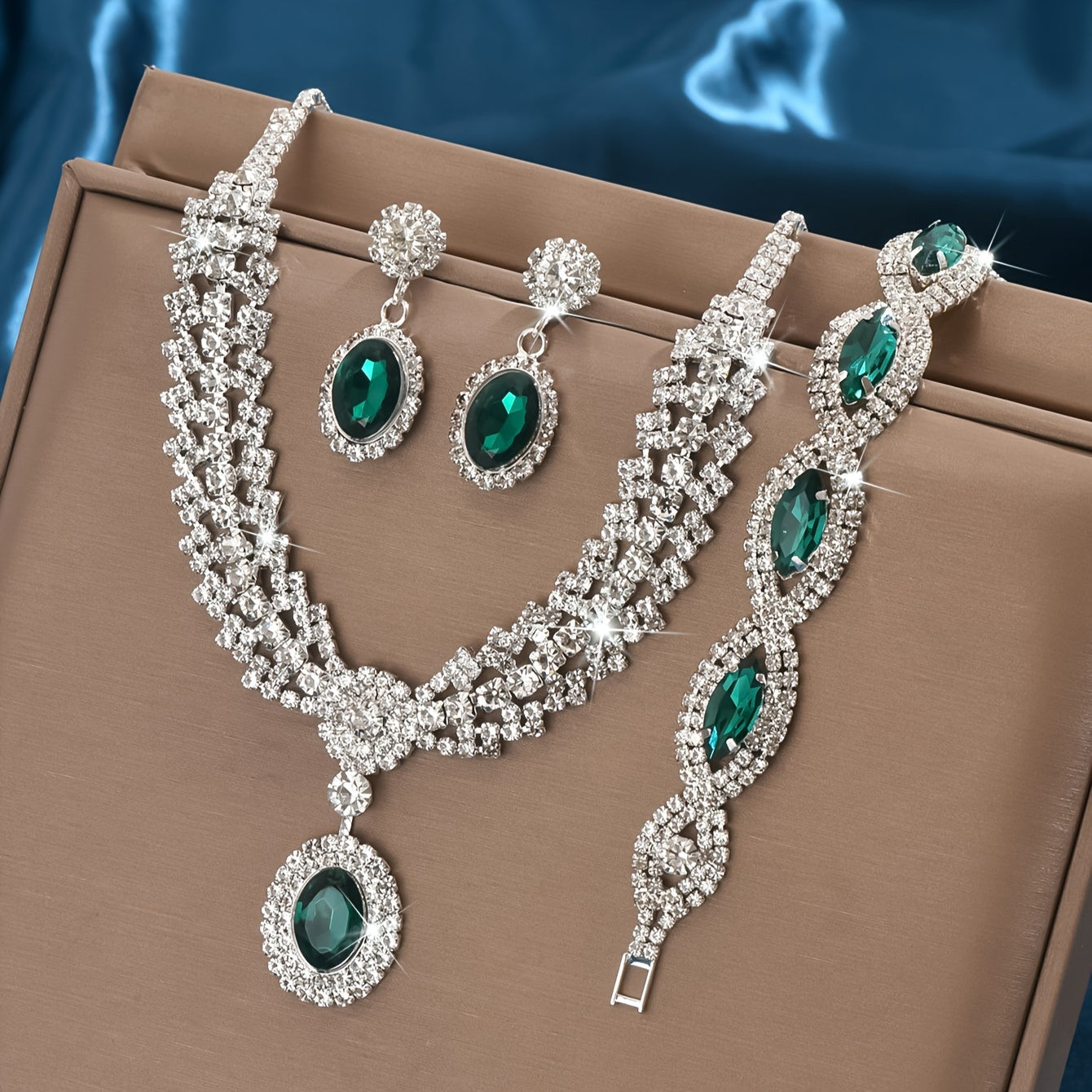 Stunning Bridal Jewelry Set featuring a Necklace and Earrings, Made with Silvery-Plated Copper and Rhinestone Detailing, Ideal for Weddings and Special Events