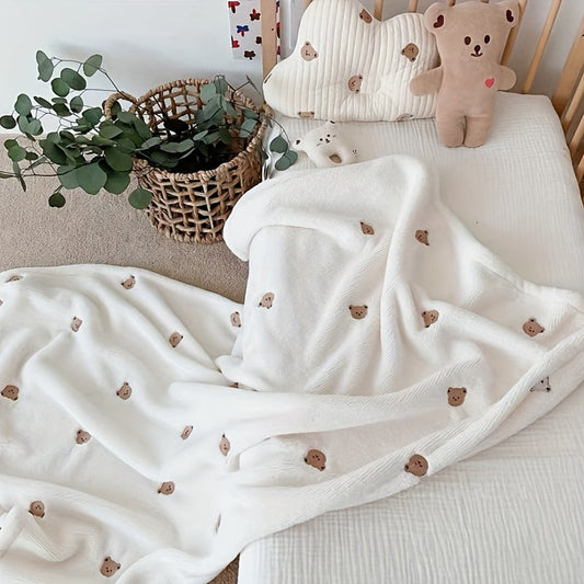 Soft and warm air-conditioning quilt for youngsters, cream white, with cozy embroidered flannel blanket.