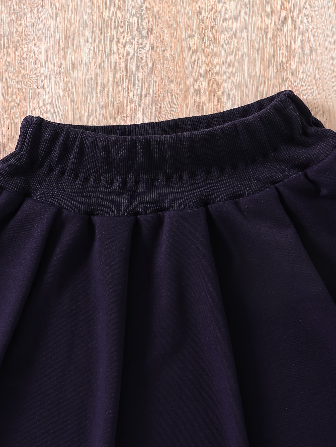 Young girl's campus style two-piece set: Short loose sweatshirt jacket + striped pleated skirt with tie.