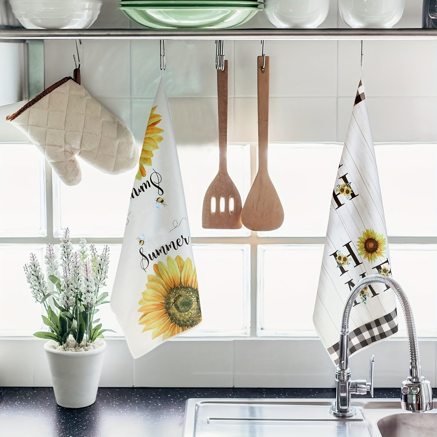 Set of 4 modern sunflower printed dish towels, made of super absorbent soft microfiber for quick-drying and lint-free cleaning in the kitchen. Perfect for seasonal decorative use.