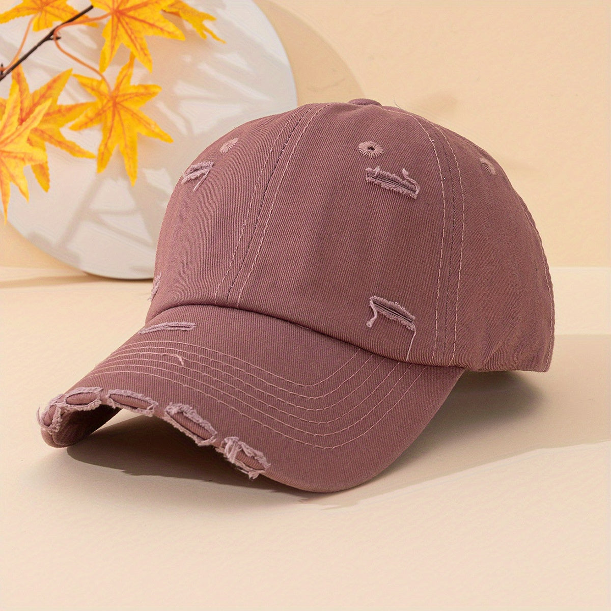 Stylish baseball cap with breathability and sun protection, suitable for both women and men