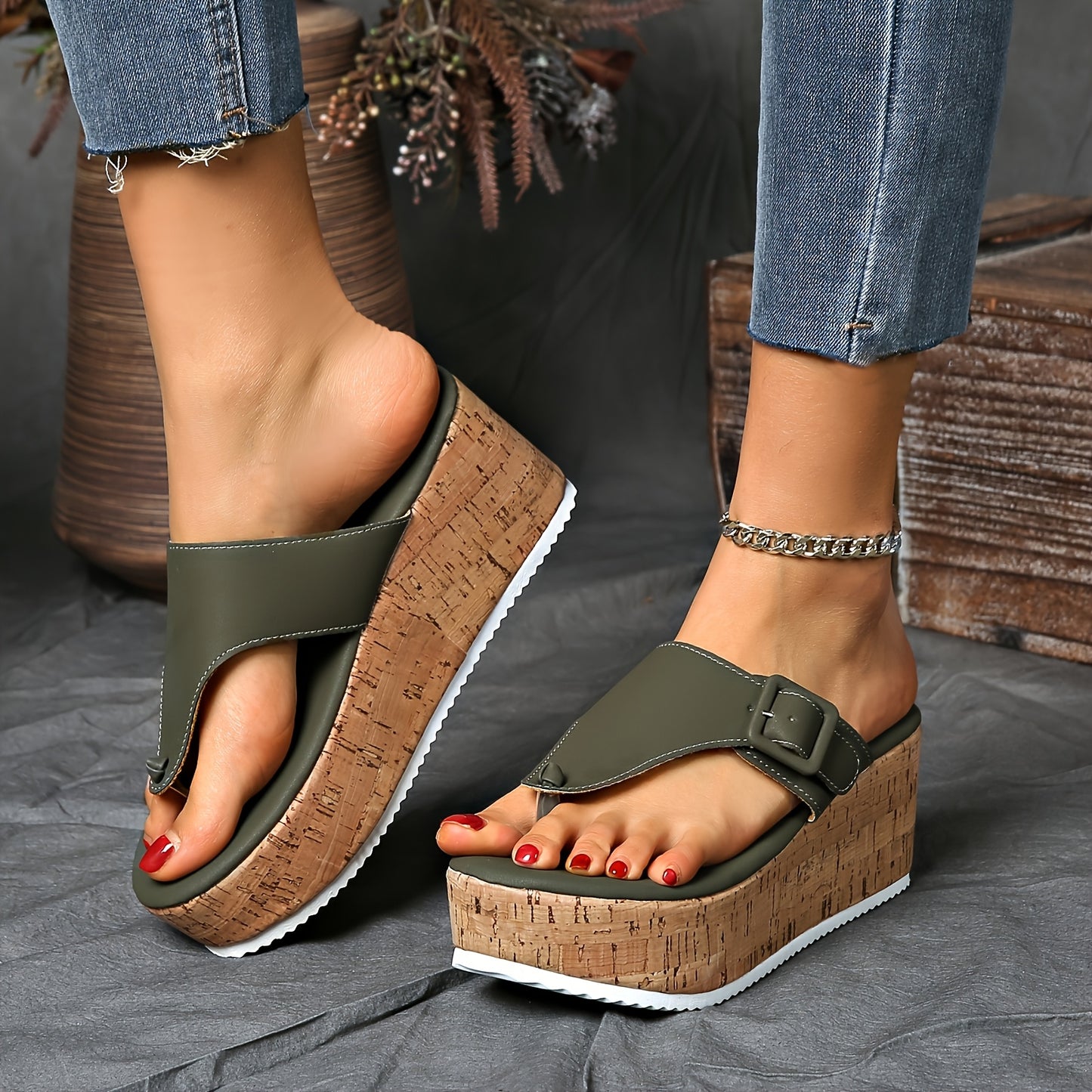 Women's vintage style platform sandals, all-season mid heel flip flops with clip toe, slip-on design, comfortable man-made materials with PU sole.