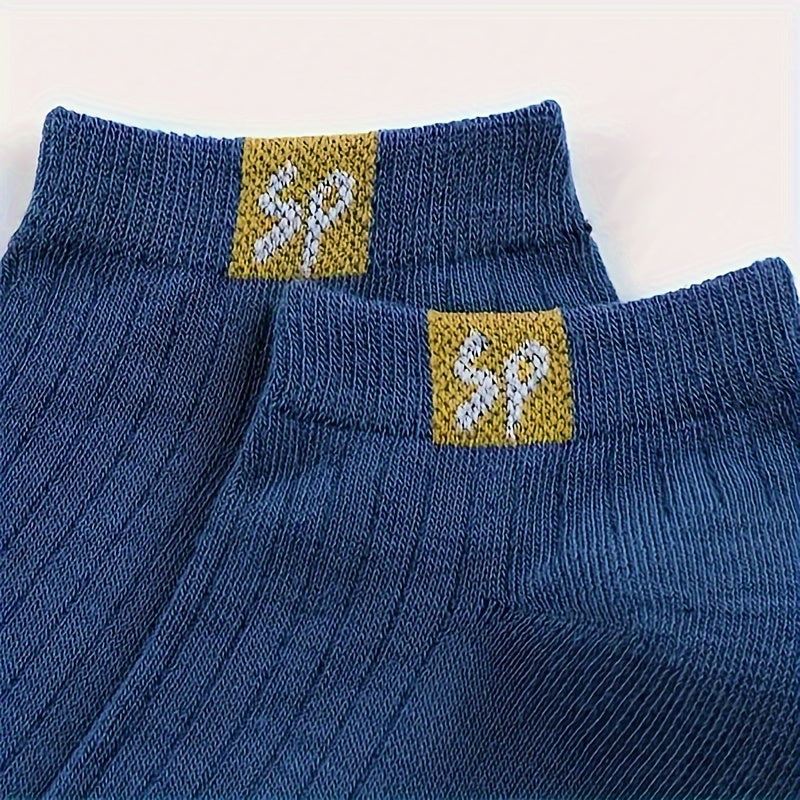 5 pairs of comfy, breathable low-cut sports socks.