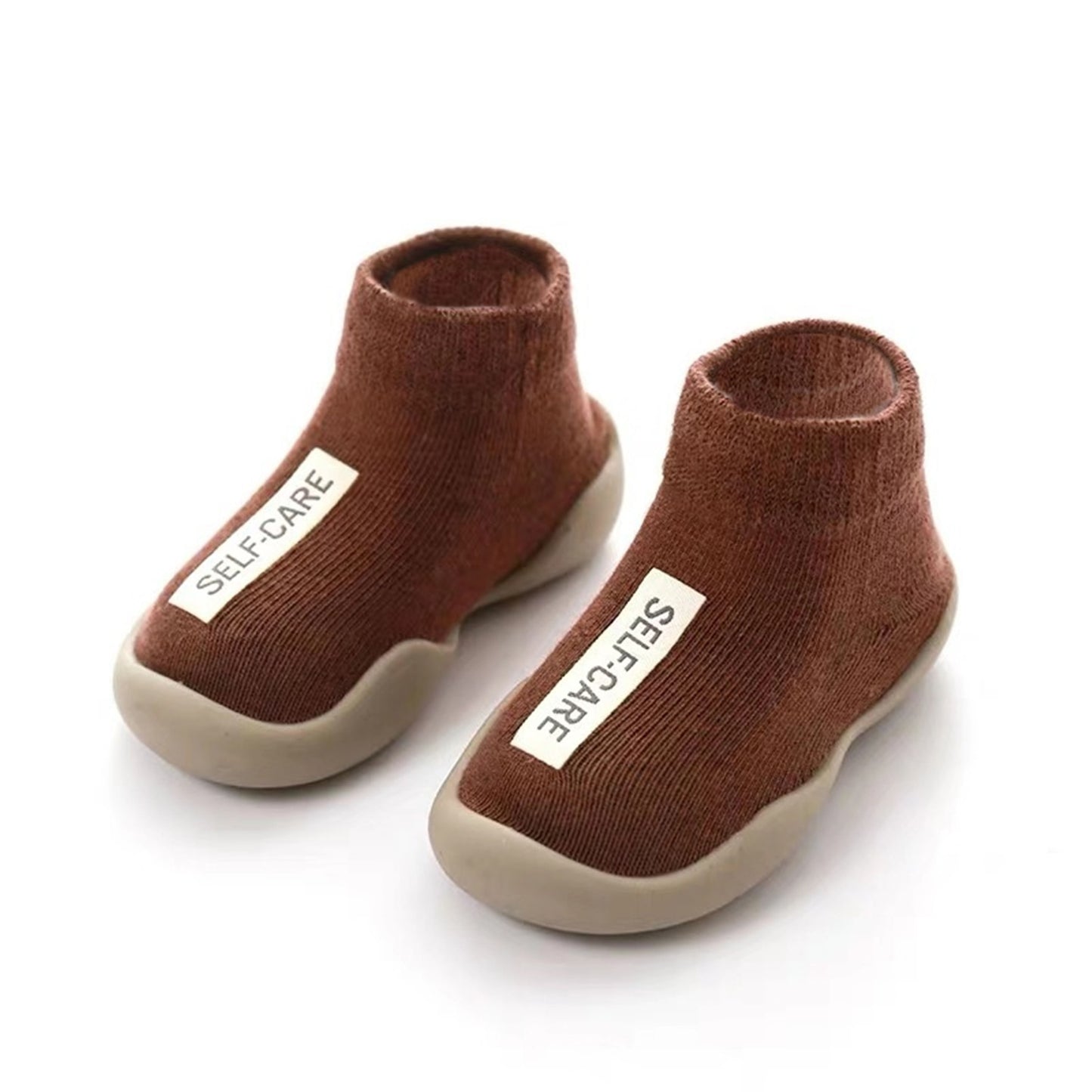 Boys' slip-on sock shoes: comfortable, breathable, non-slip for indoor use all year round.