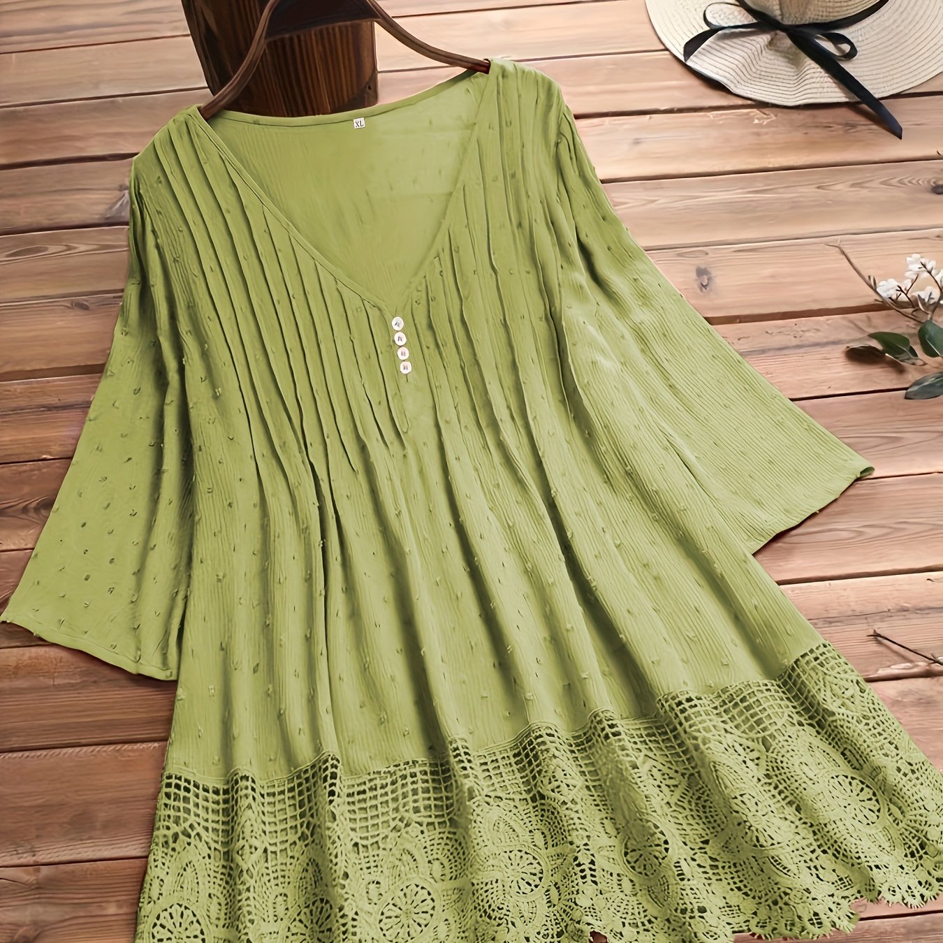 Plus size v-neck top featuring embroidered lace hem, made of solid color polyester blend fabric, non-stretch, suitable for spring/fall, 95% polyester 5% spandex, 120g/m²