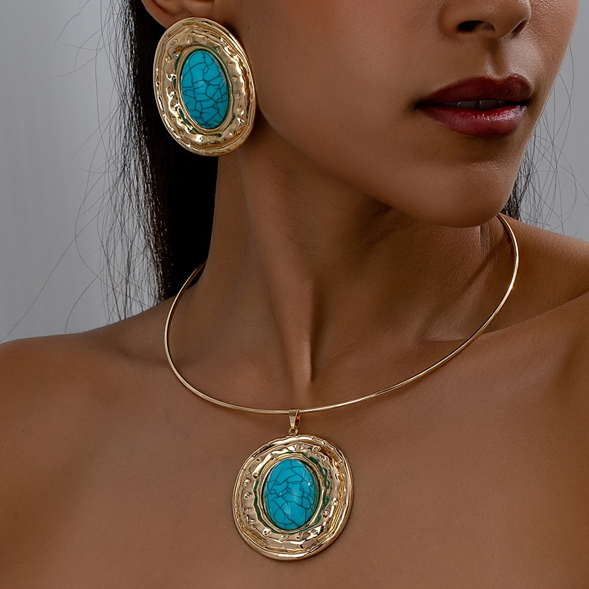 Retro Bohemian Metal Oval Blue Turquoise Two-Piece Set, Including 1 Collar and 1 Pair of Earrings. Elegant French Style, Perfect for Banquets or as Gifts.