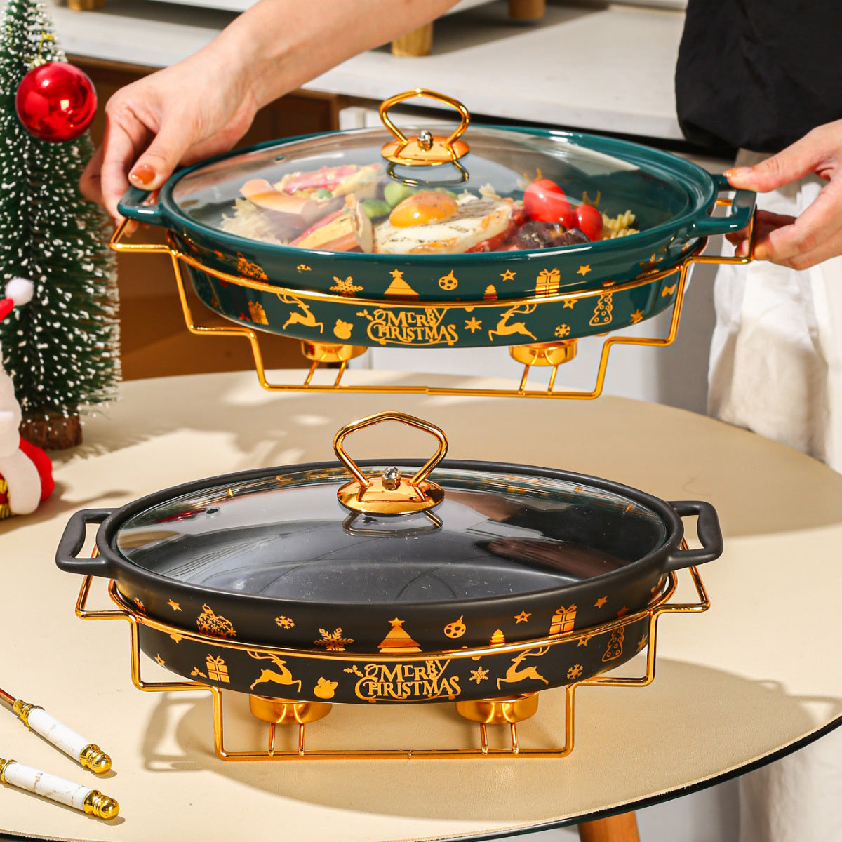 The Christmas Ceramic Serving Set is a complete package for your holiday cooking needs. It includes plates, baking dishes, and soup pots, making it perfect for serving turkey, cheese, bread, and pizza. Ideal for outdoor parties, weddings, birthdays, and