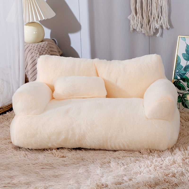 Soft beige plush cat bed with non-slip base, detachable cover, and polyester fill. Ideal for snoozing and relaxing, easy to clean. Perfect for kittens and cats.