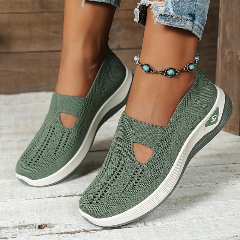 Taizhou women's slip-on sneakers are breathable and lightweight, featuring a rubber sole and fabric insole. No embellishments. Vintage style for all-season comfort, hand washable.