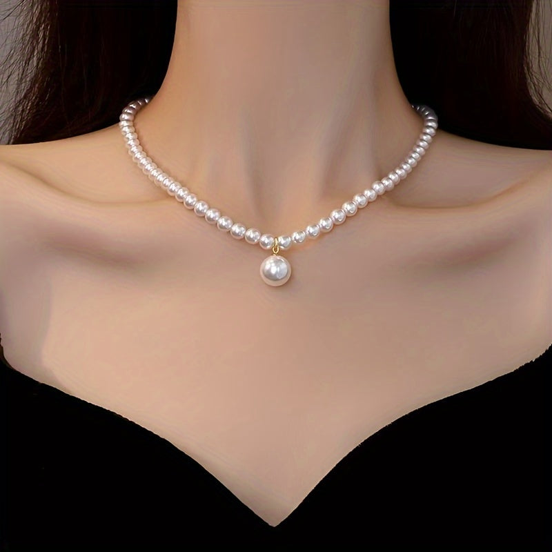 Classic and opulent freshwater pearl strand necklace, free of plating, a sophisticated accessory suitable for everyday elegance. Ideal gift for Mother's Day, exuding timeless fashion for glamorous parties and special events.