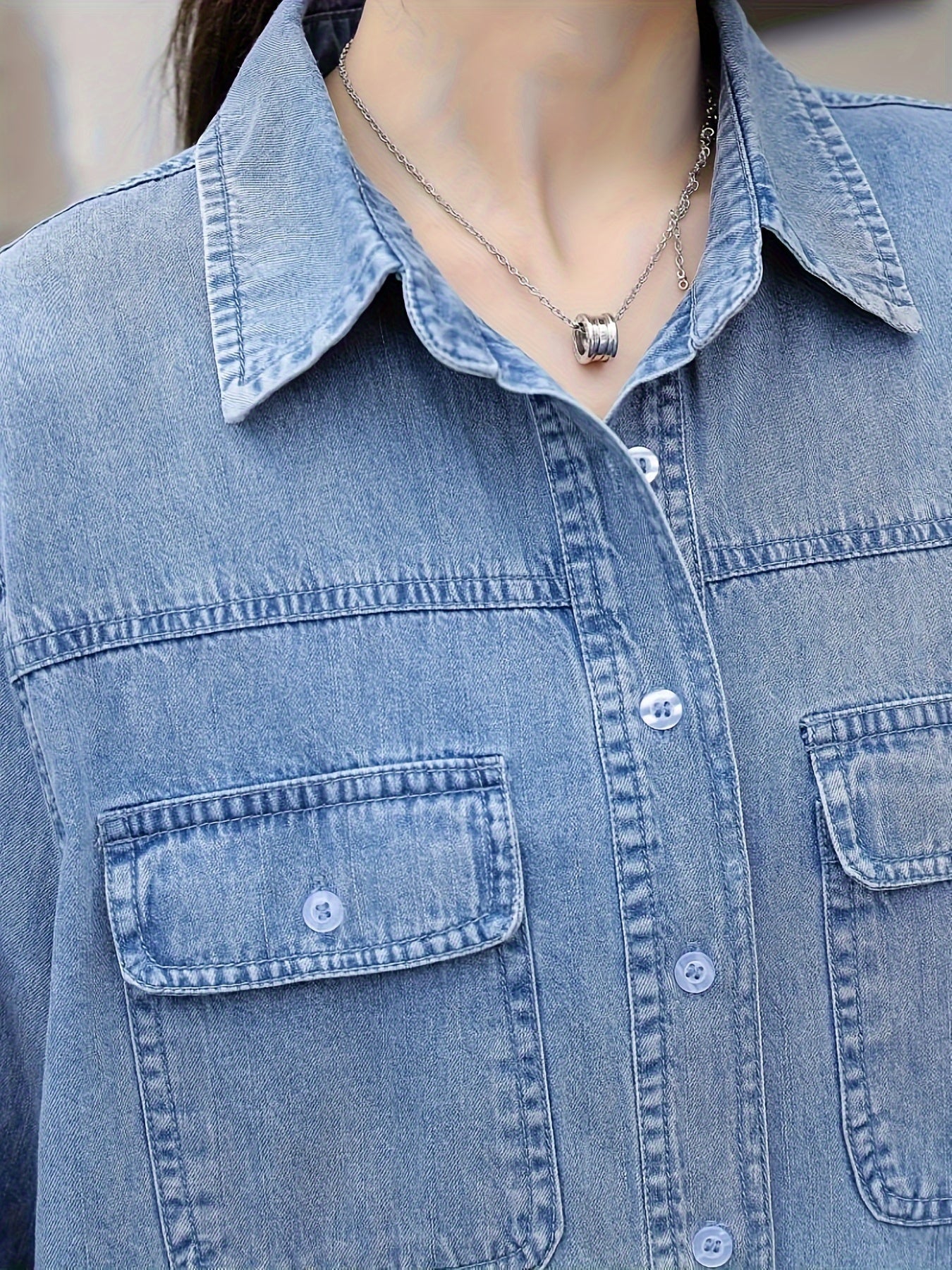 Blue denim jacket with lapel collar and pockets, casual style for women