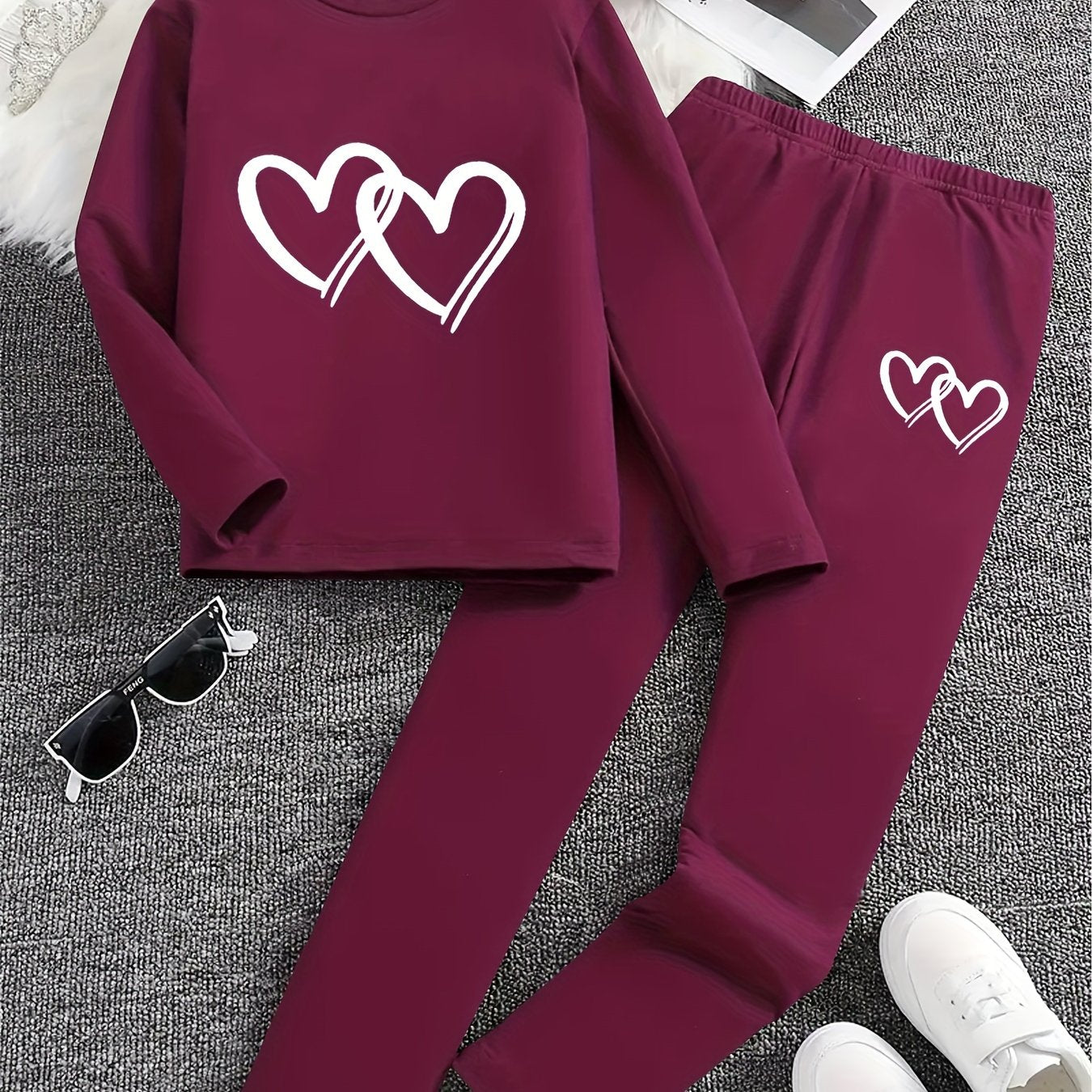 Girls' personalized love print spring and autumn set includes a round neck long sleeve t-shirt and trousers for small to medium children.