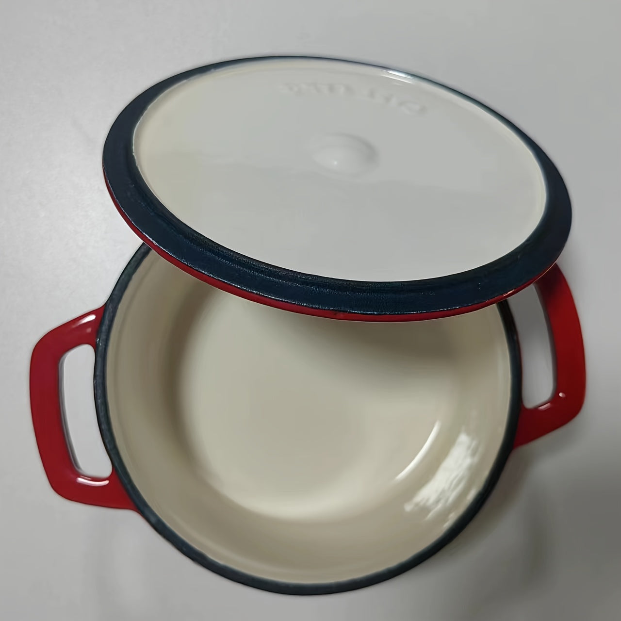 This Enameled Cast Iron Dutch Oven is equipped with double handles, making it perfect for use on stovetop, oven, and grill. It has dimensions of 18.2cm x 14cm x 6.4cm and weighs 1.7kg.