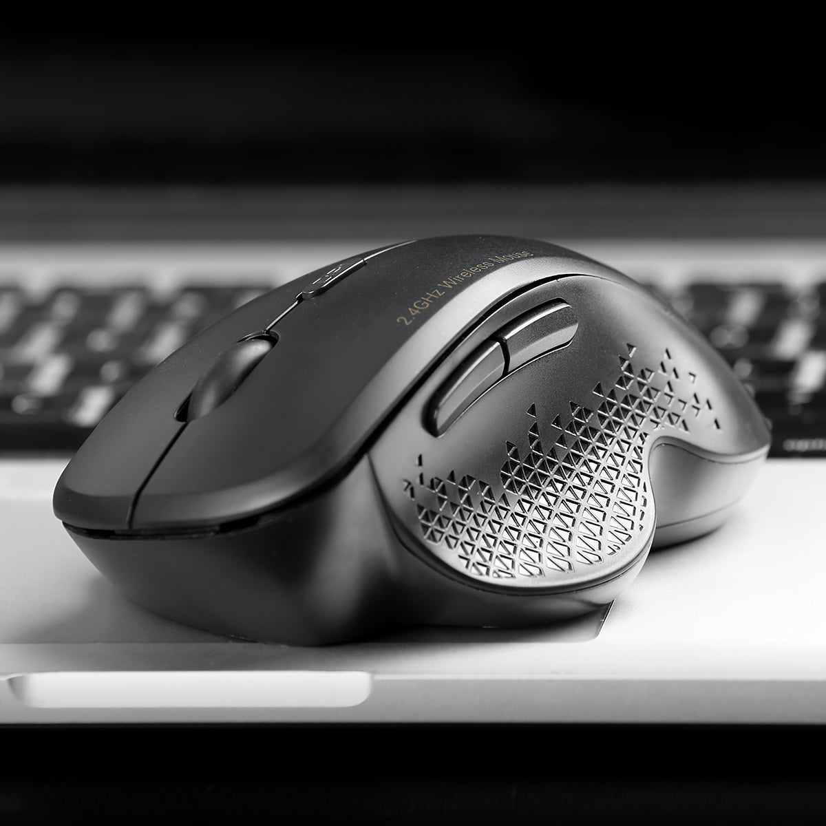 Ergonomic Wireless Mouse for Gaming, Office, and Entertainment. Streamlined design with comfortable grip. Battery powered with optical sensor. Compatible with Windows 10 (battery not