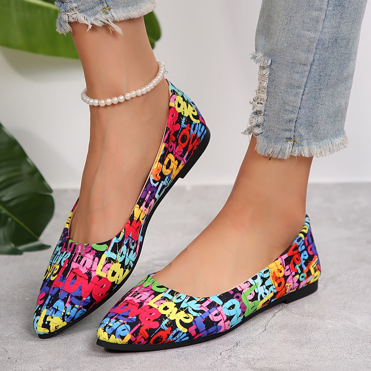 Floral flat shoes with pointed toe and soft sole for daily wear.