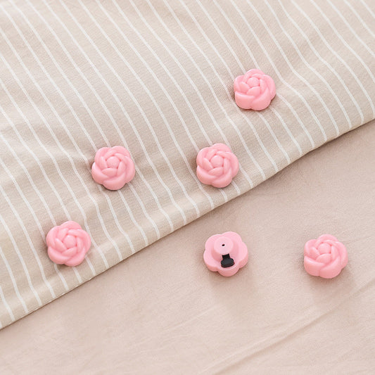 Secure your bedding with these 8-Pack Skin-Friendly Quilt Fixing Clips in red. These anti-slip button grippers are perfect for holding sheets, quilt covers, and more in place. Easy to spot-clean for hassle-free care, these home quilt securing clips are a