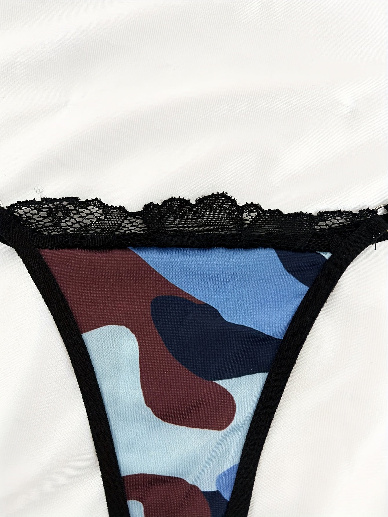 Geometric-pattern thong with lace detail, 95% polyester, 5% elastane, adult v-string panties