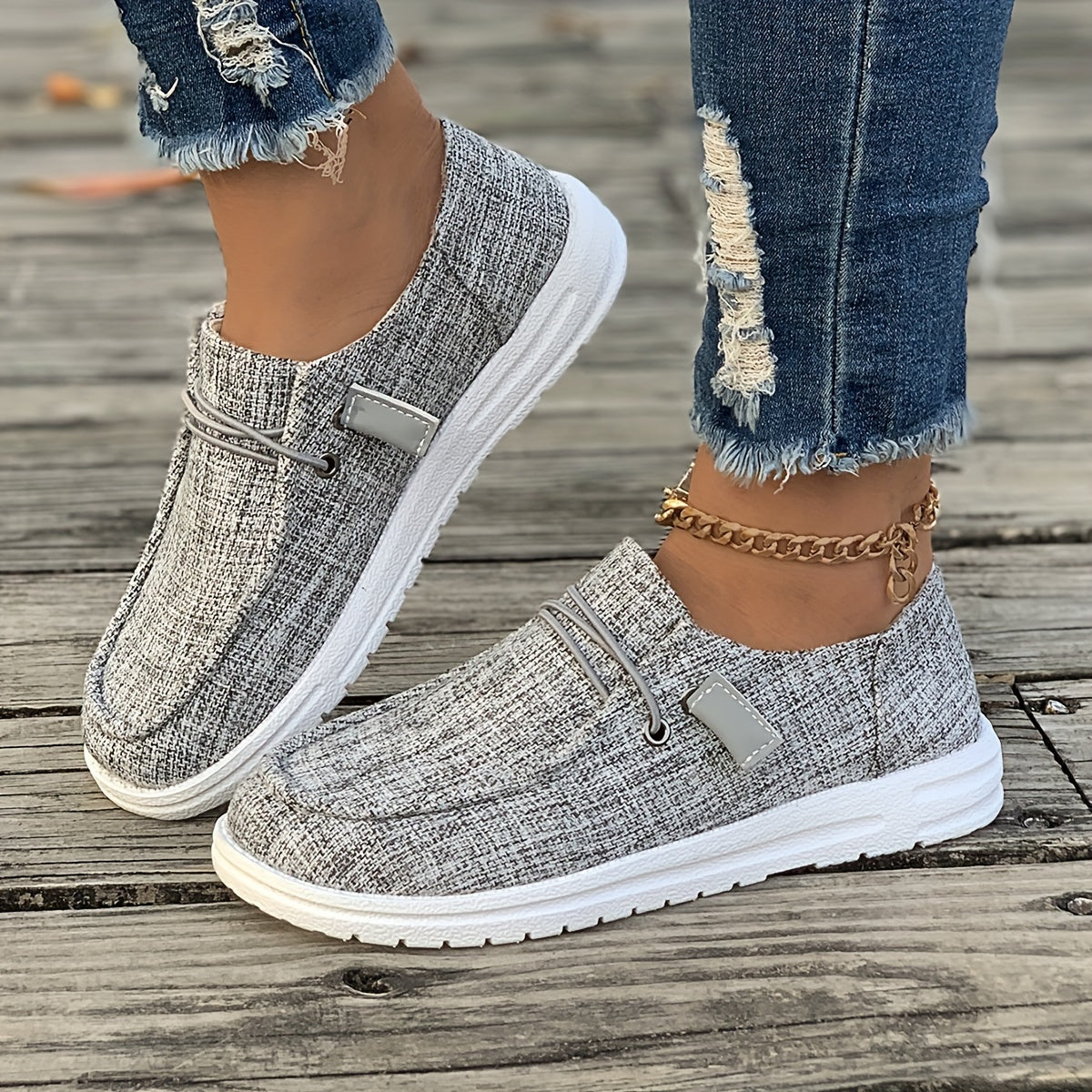 Women's casual lace-up outdoor shoes, lightweight low top sneakers in plus size.