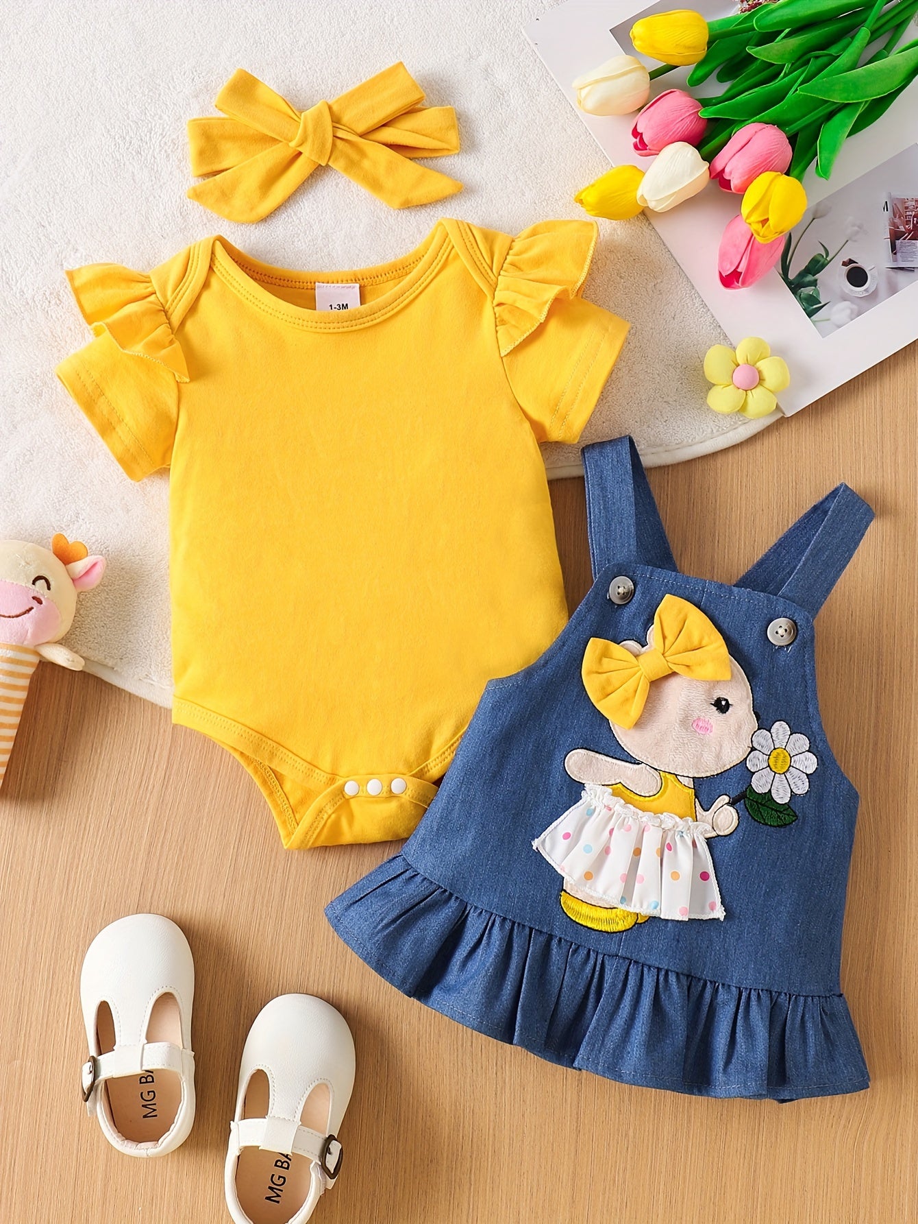 Adorable baby girl dress set with bear and sunflower pattern, perfect for newborns. Includes regular bodysuit and skirt, ideal for outdoor wear.