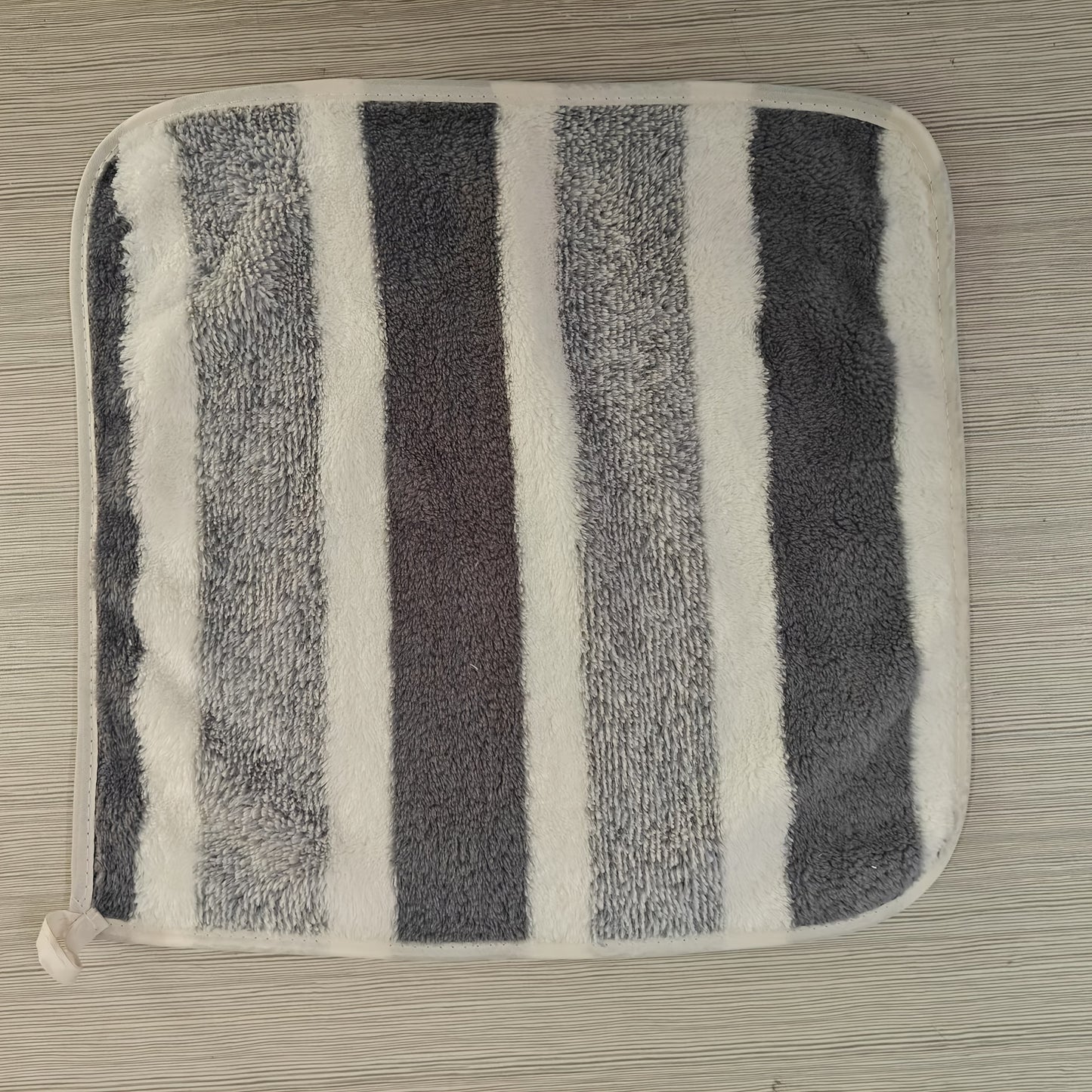 Soft, absorbent microfiber washcloth with contemporary striped design. Made of 100% polyester, lightweight and perfect for home bathroom cleaning.