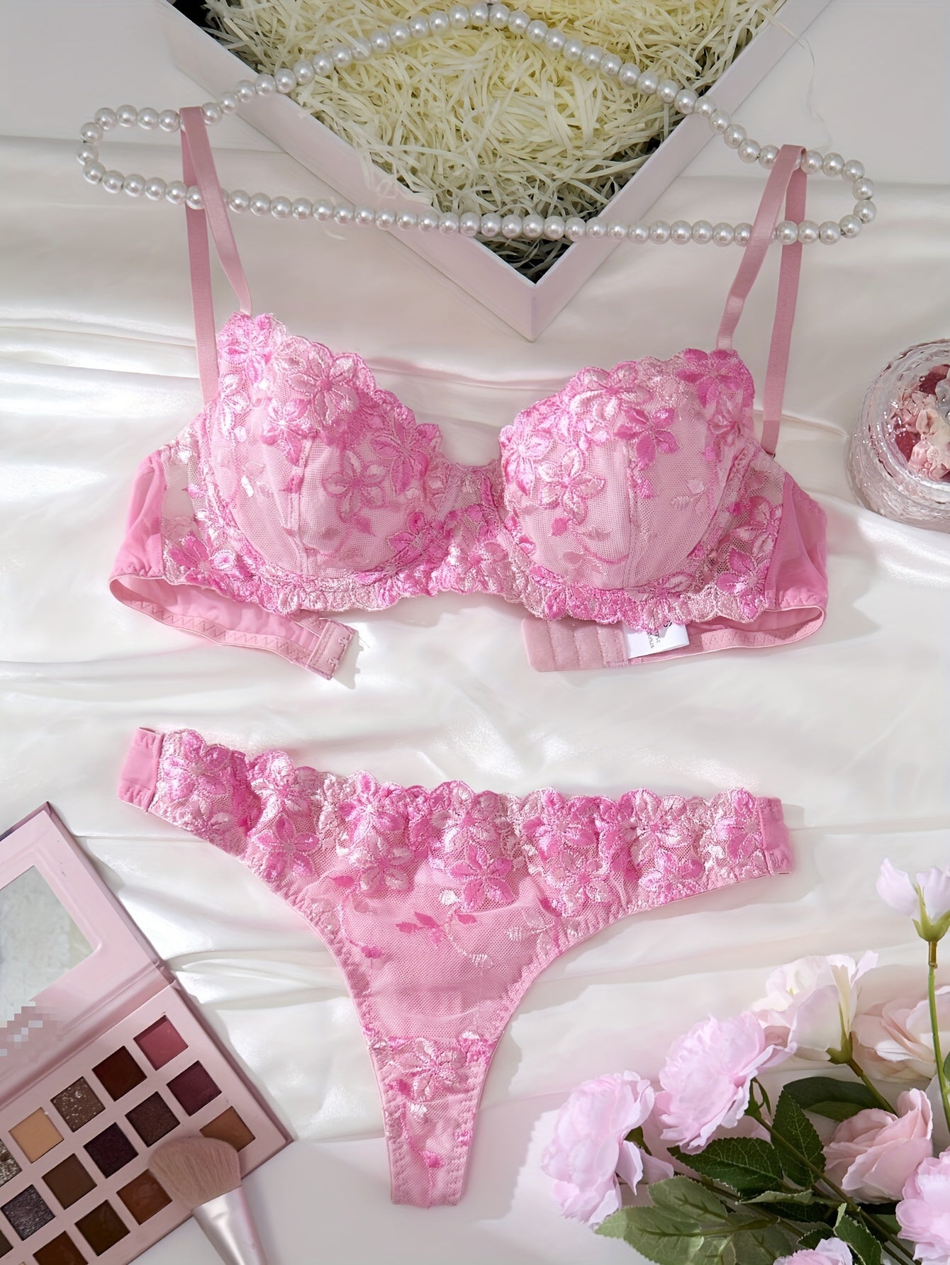 New autumn and winter pink floral embroidered underwear set with comfortable lining, high-quality gathered bra, and mesh panties.