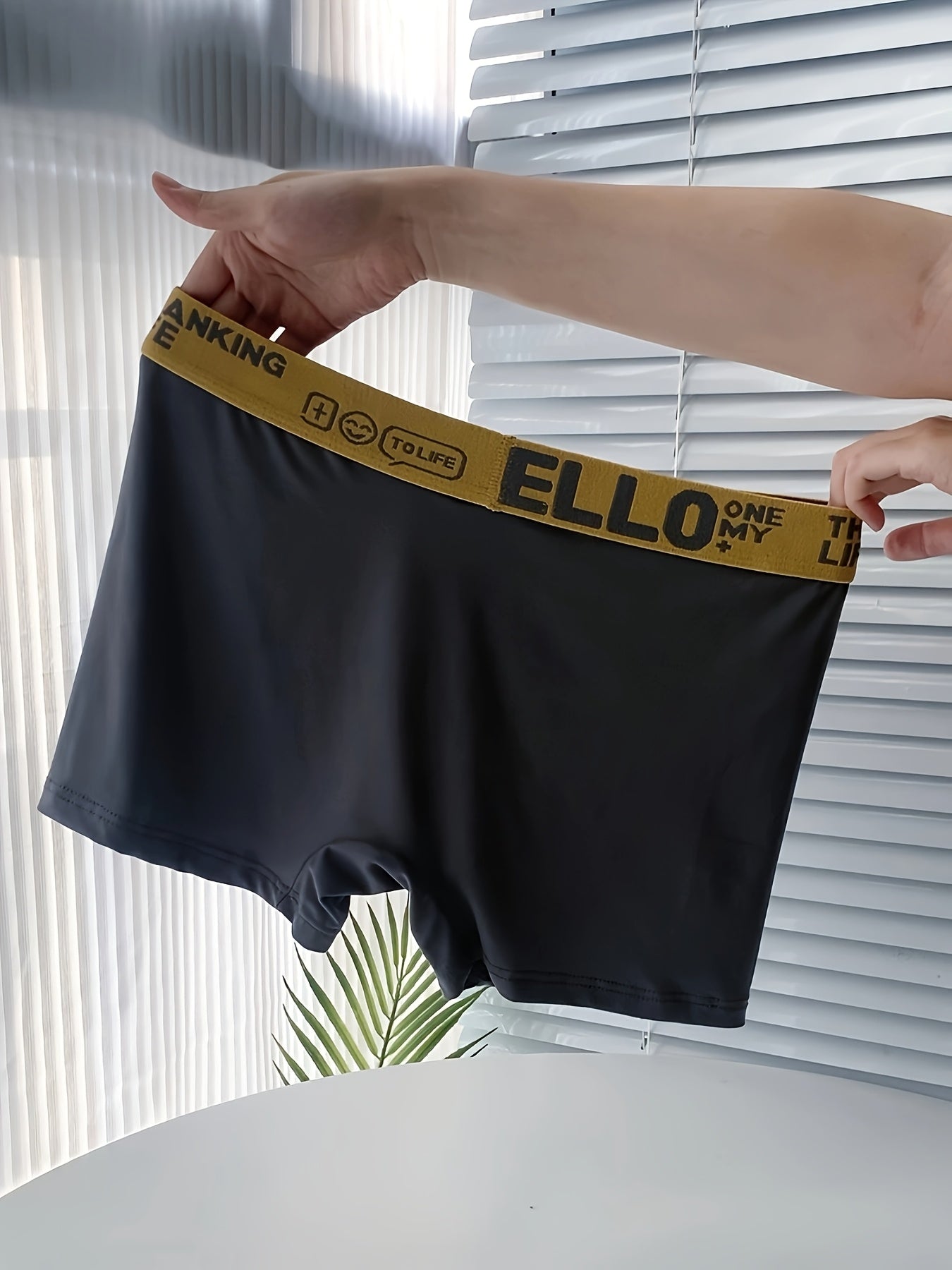 Men's underwear featuring a solid color design, soft and breathable fabric, suitable for all seasons and comfortable to wear.