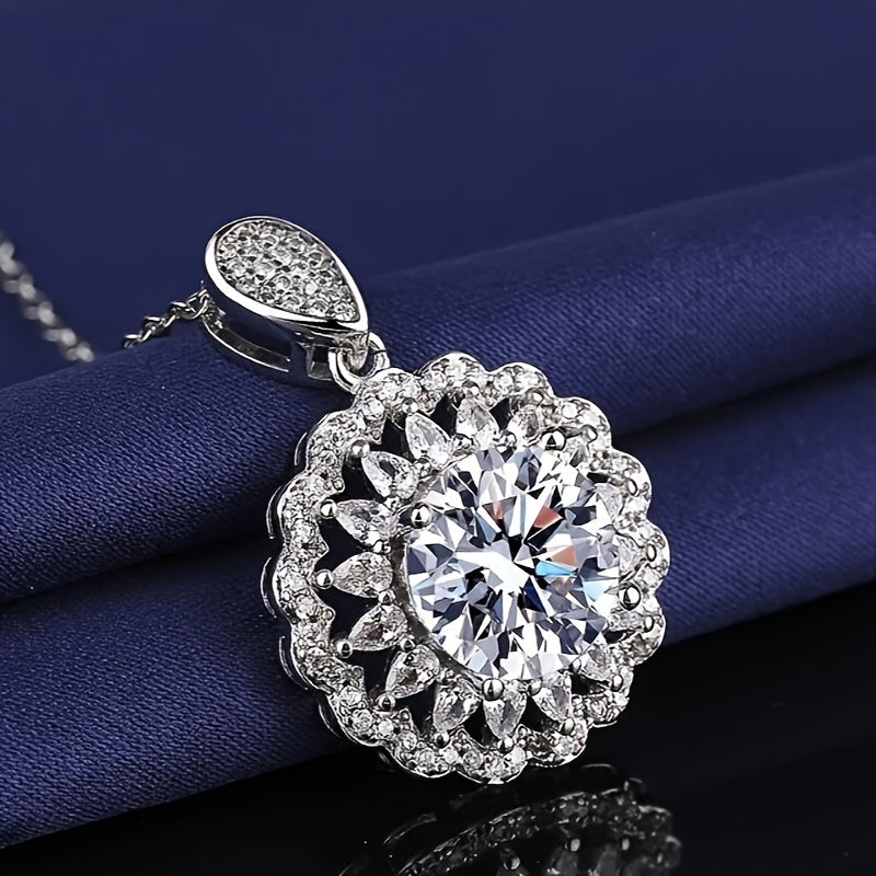 Sophisticated 5ct Moissanite Sunflower Pendant Necklace - Chic and Minimalist Style, Ideal for Everyday Wear or Gifting