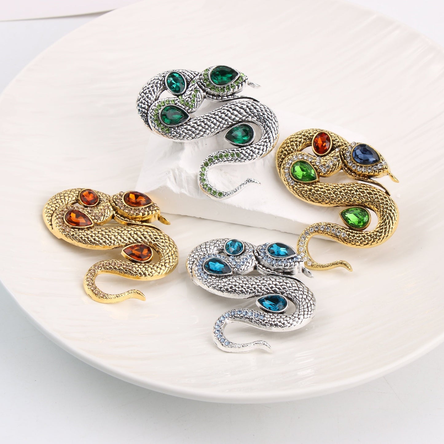 Year of the Snake Mascot Brooch - Elegant Corsage for Women, Brand New Delicate Accessory