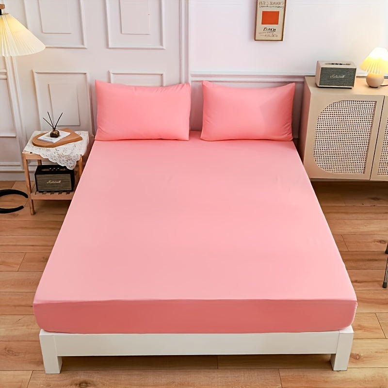 Soft and breathable 1-piece polyester fitted sheet (pillowcase not included) in a solid color. Comfortable and skin-friendly mattress protector suitable for all seasons.