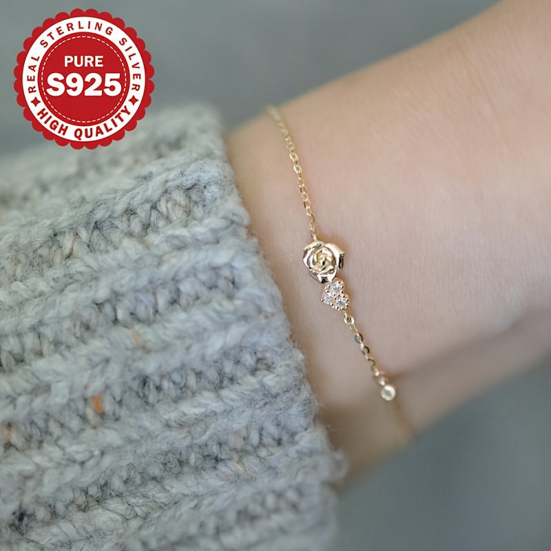 An elegant rose heart bracelet made of 18K golden-plated S925 silver, adorned with synthetic zirconia. Hypoallergenic and lightweight at 2.2g, this bracelet is the perfect gift for Valentine's Day or for daily wear. A stunning piece of jewelry for women.